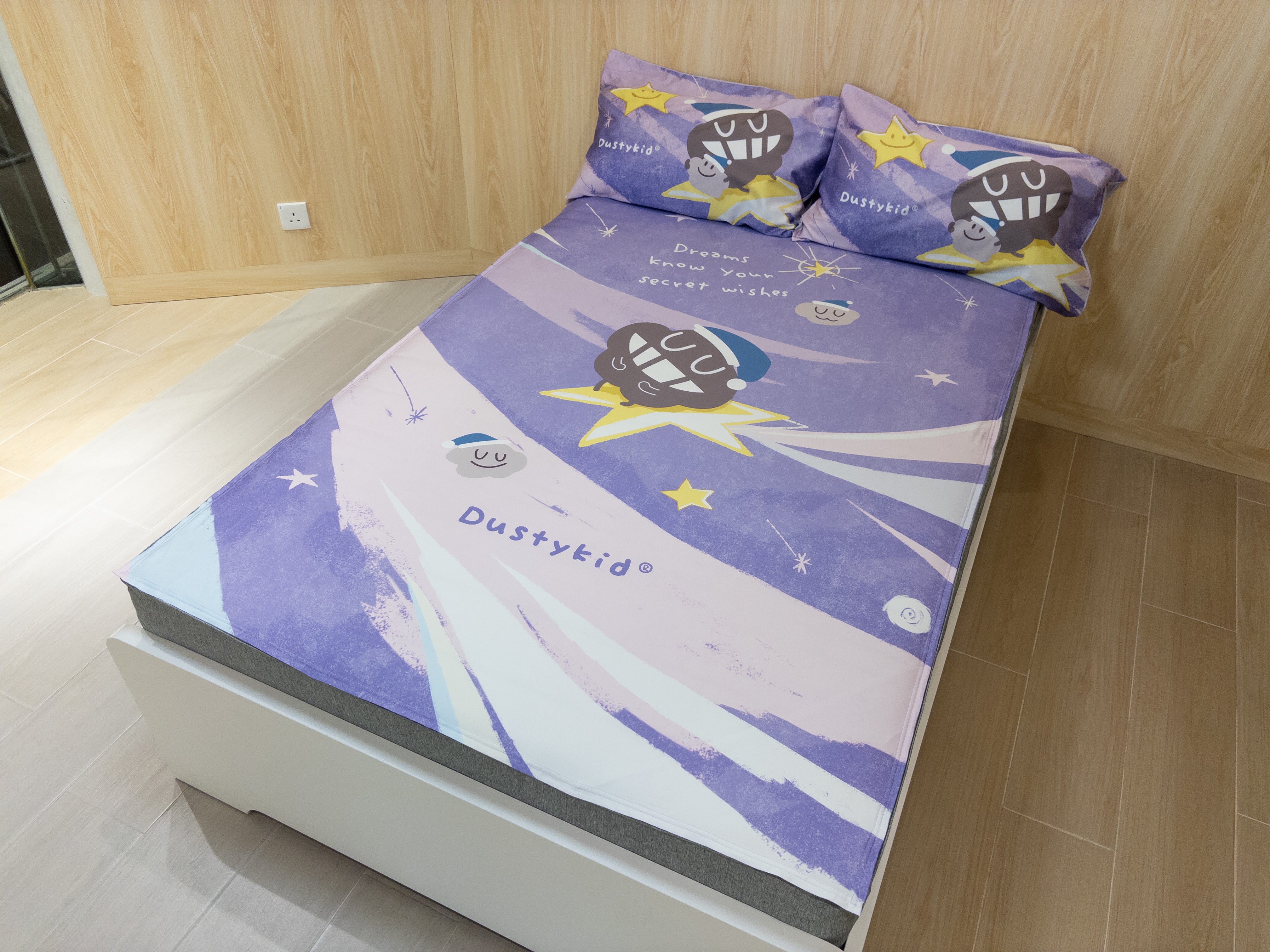 Bed sheet with two pillowcases | 100% cotton (Gen. 2) | Dustykid® Purple Galaxy